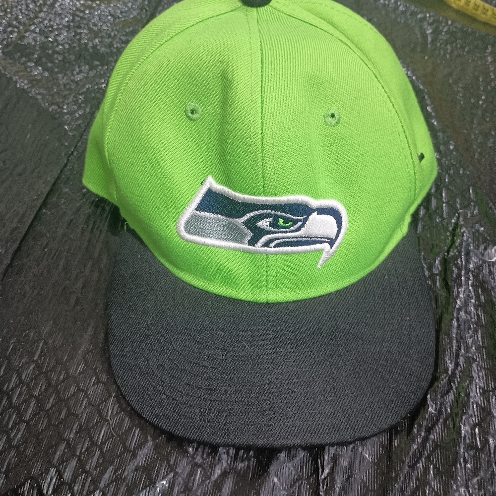 NFL Green and Black Hat Stylish Accessory - Picture 9 of 13